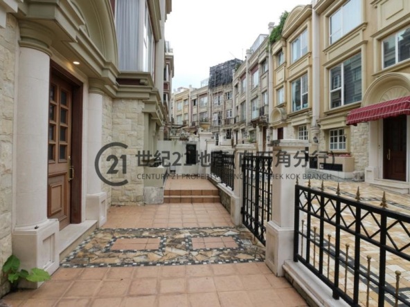 比華利山別墅 1期 湖景道 全幢 - 世紀21白石角分行 - 大埔區物業代理的權威百科 專營豪宅買賣